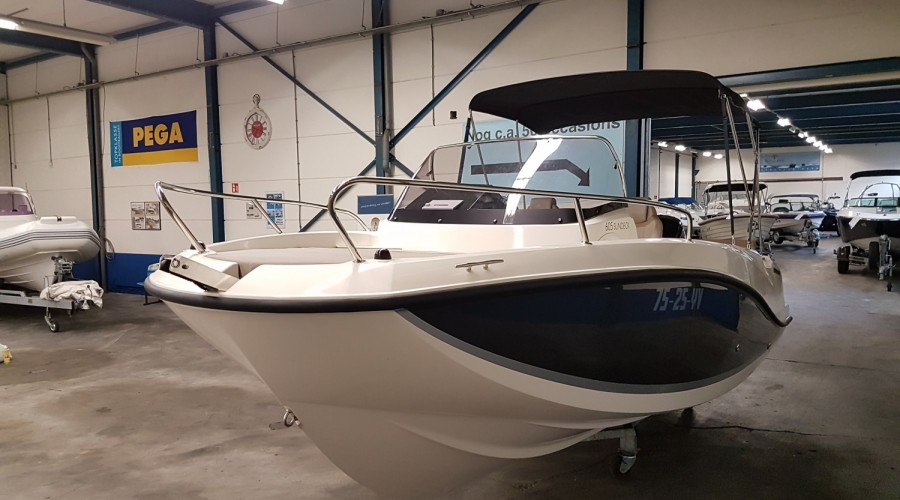 Quicksilver 605 Sundeck