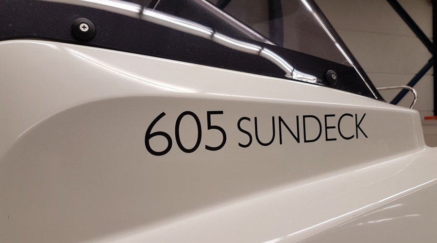 Quicksilver 605 Sundeck