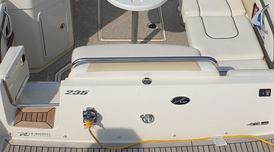 Sea Ray 235 Weekender