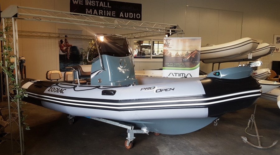 Nieuwe Zodiac Pro Open 550 met nieuwe Yamaha F100 en nieuwe Pega Trailer