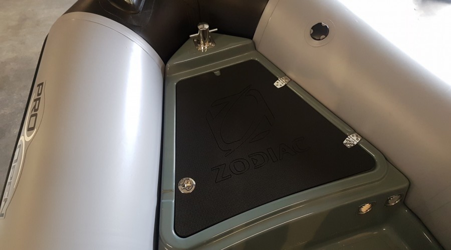 Nieuwe Zodiac Pro Open 550 met nieuwe Yamaha F100 en nieuwe Pega Trailer