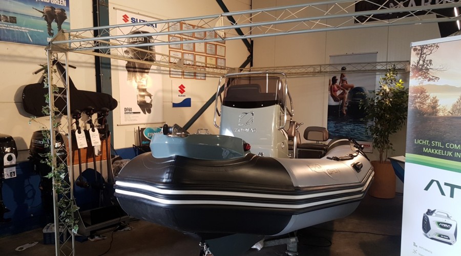 Nieuwe Zodiac Pro Open 550 met nieuwe Yamaha F100 en nieuwe Pega Trailer