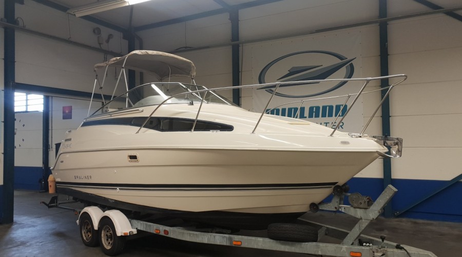 Bayliner 2355 Ciera Sunbridge DIESEL (met klein defect)